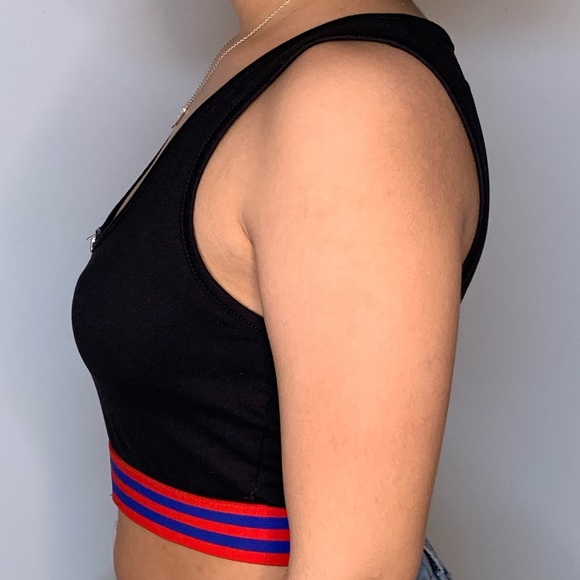 Crop Top with Zipper ✨ - Picture 2 of 4